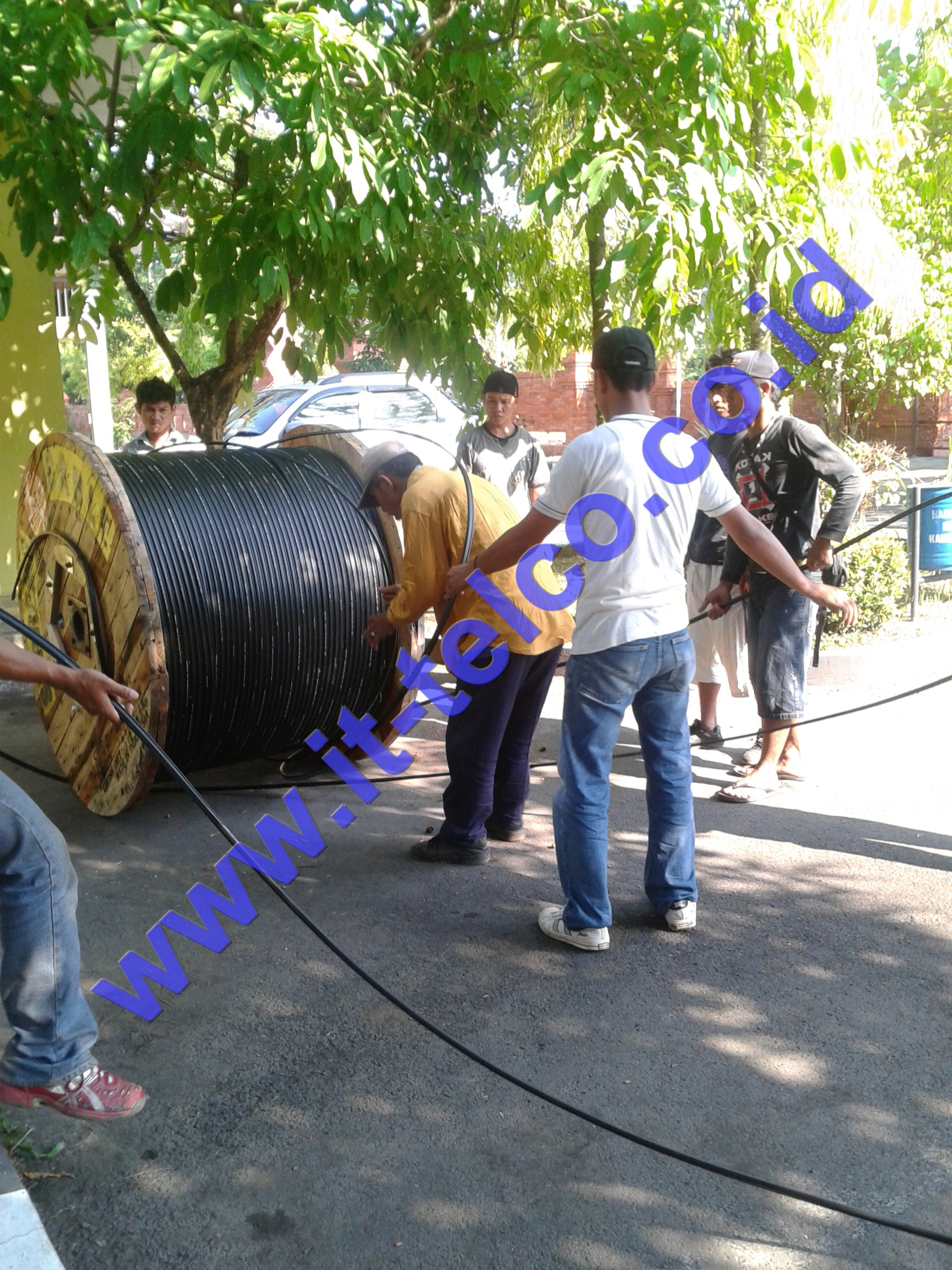 Instalasi Kabel FO aerial Di diskominfo Cirebon ( 47 SKPD )